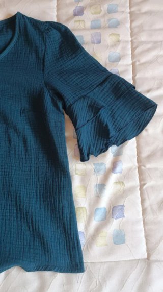 Blusa de lino azul petróleo