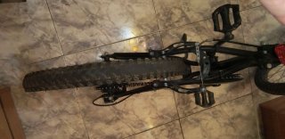 Bicicleta infantil negra y verde