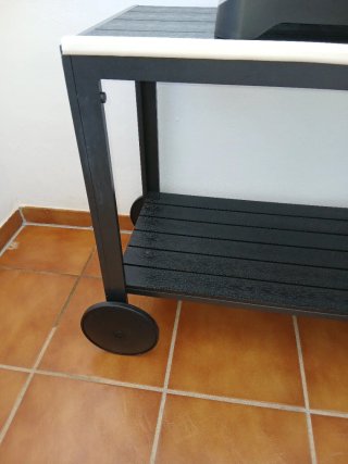 Grill eléctrico con mesa incluida
