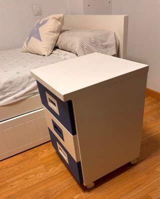 Cama nido juvenil y mesita de noche de DM