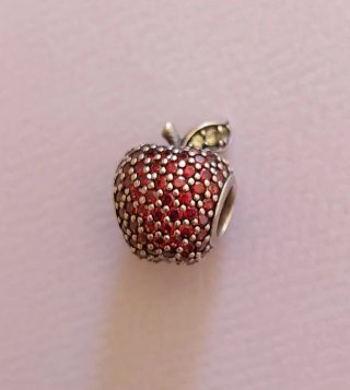 Charm Pandora Manzana con circonitas