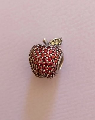 Charm Pandora Manzana con circonitas