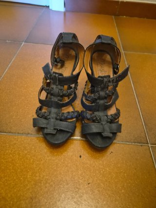 Sandalias de tacón Mustang negras