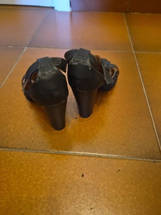 Sandalias de tacón Mustang negras