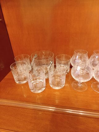 Juego de licor vintage, tiene cinco vasos,una cubi