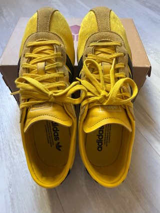 Zapatos Adidas Amarillos y Marrones