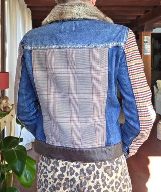Chaqueta vaquera patchwork con pelo