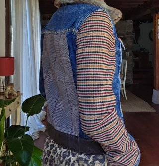 Chaqueta vaquera patchwork con pelo