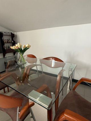 Comedor de cristal y 5 sillas