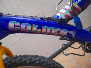 Bicicleta infantil azul y amarilla