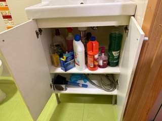 Mueble de Lavabo Blanco con Grifo