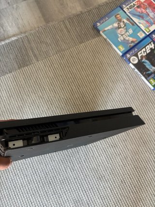 PlayStation 4 Slim Negra