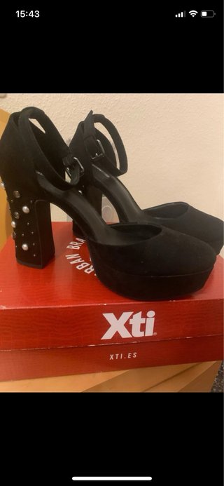 Zapatos negros tacón plataforma perlas
