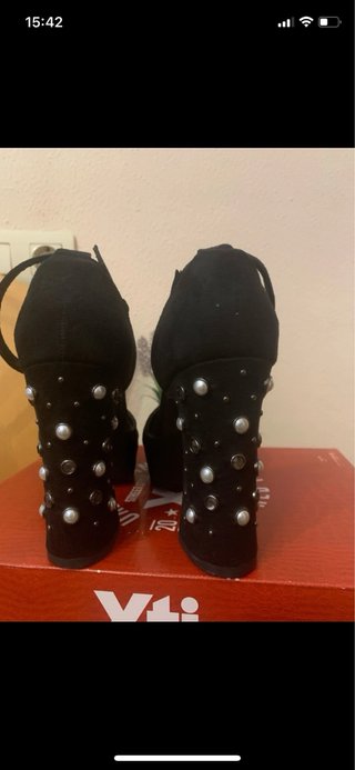 Zapatos negros tacón plataforma perlas