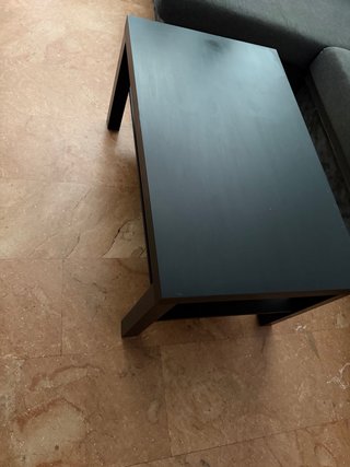 Mesa de comedor negra de madera