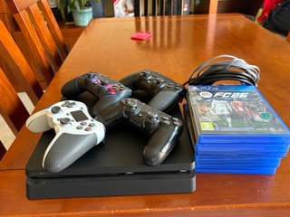 PlayStation 4 (PS4) Slim 1TB