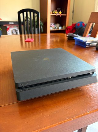 PlayStation 4 (PS4) Slim 1TB