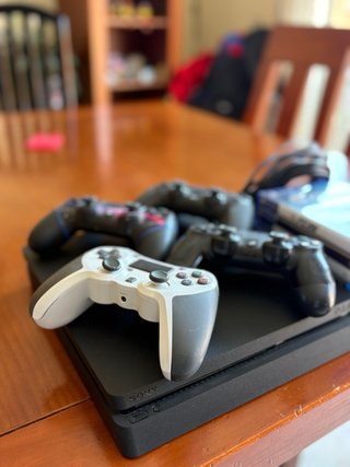 PlayStation 4 (PS4) Slim 1TB