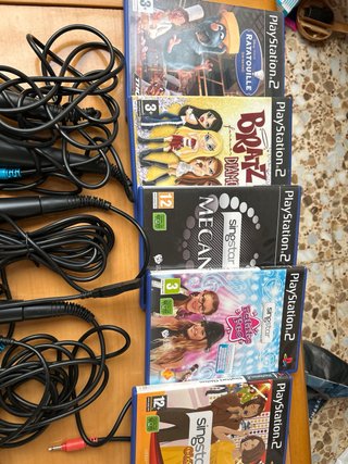 Pack Fiesta PS2: 5 Juegos y 4 Micrófonos