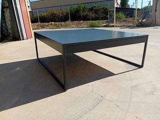 Mesa de centro con cajones
