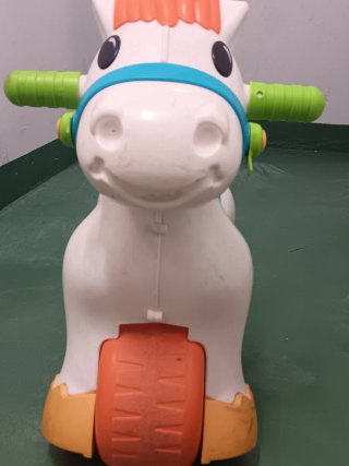 Correpasillos / triciclo infantil forma de Caballo