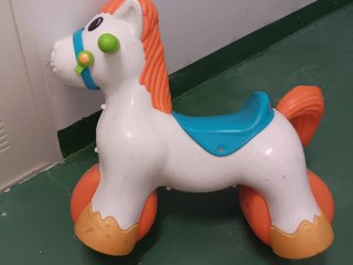 Correpasillos / triciclo infantil forma de Caballo