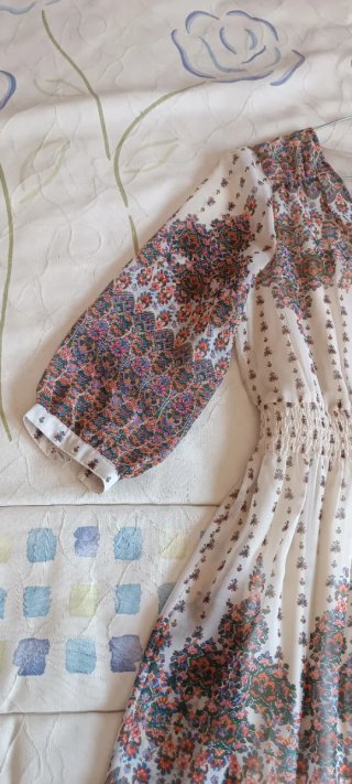 Vestido de gasa estampado.