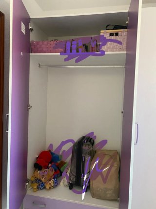 Armario infantil morado con dibujo de bailarina