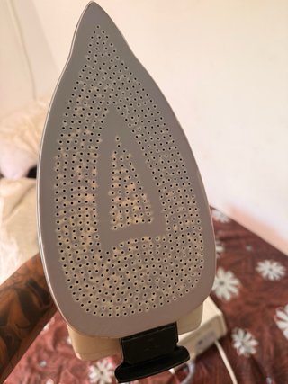 Plancha Rowenta con centro de vapor