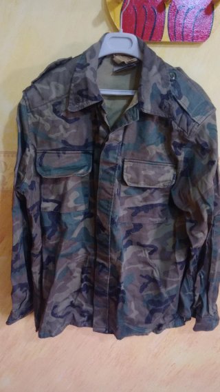 Chaqueta militar camuflaje