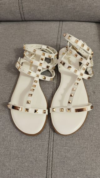 Sandalias Andarina Blancas con Tachuelas