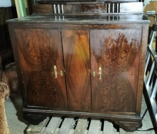 Mueble Antiguo de Madera con Dos Puertas