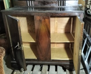 Mueble Antiguo de Madera con Dos Puertas