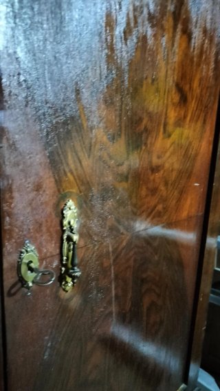 Mueble Antiguo de Madera con Dos Puertas