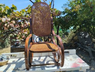 Mecedora vintage de mimbre y madera