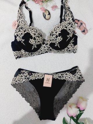 Set Lencería Encaje Negro y Beige Talla M