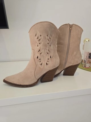 Botas camperas ante beige