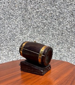 Barómetro de barril antiguo