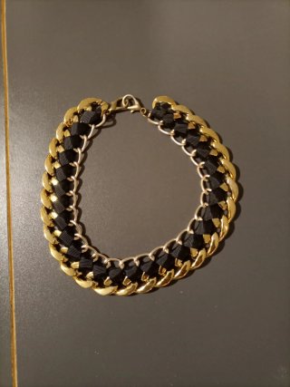 Collar cadena oro y cinta negra