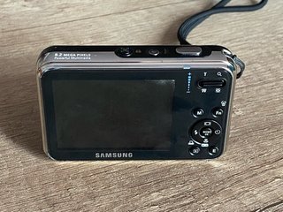 Cámara Multimedia Samsung i8 y como MP3 y PMP