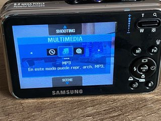 Cámara Multimedia Samsung i8 y como MP3 y PMP