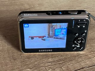 Cámara Multimedia Samsung i8 y como MP3 y PMP