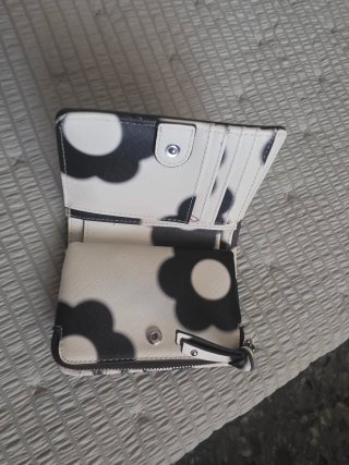 Monedero con estampado floral