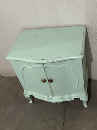 Mesa auxiliar o mesita de noche