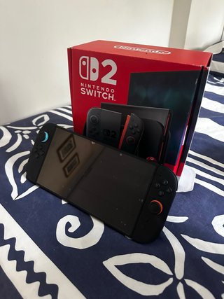 Nintendo Switch 2 con juegos y funda