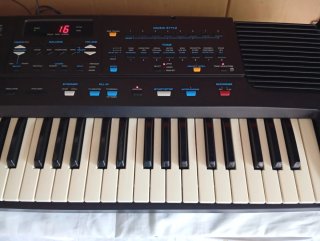 Teclado Roland E-12 Vintage