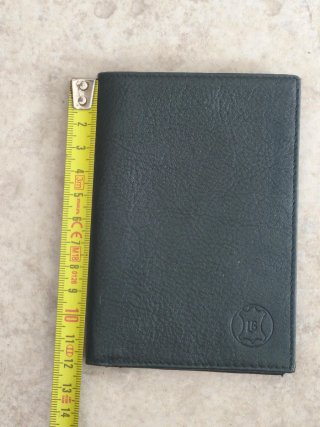 Cartera de Piel Negra
