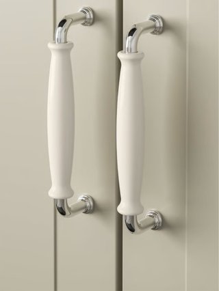 Tiradores de puerta blancos y plateados KLINGSTORP