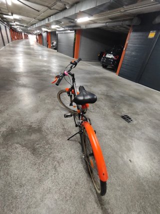 Bicicleta Urbana Naranja y Negra