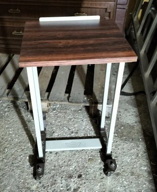 Mesa auxiliar vintage INVOLCA con ruedas